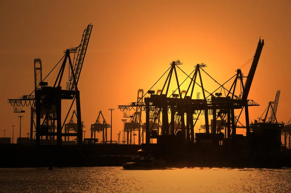 Skyline Hamburg Hafen — Interkulturelles Training für Logistik und Handel
